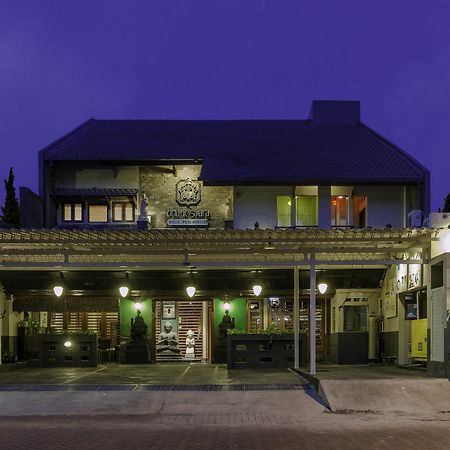 Dhanesvara Holistic Unique Homestay Wonotjolo Eksteriør bilde