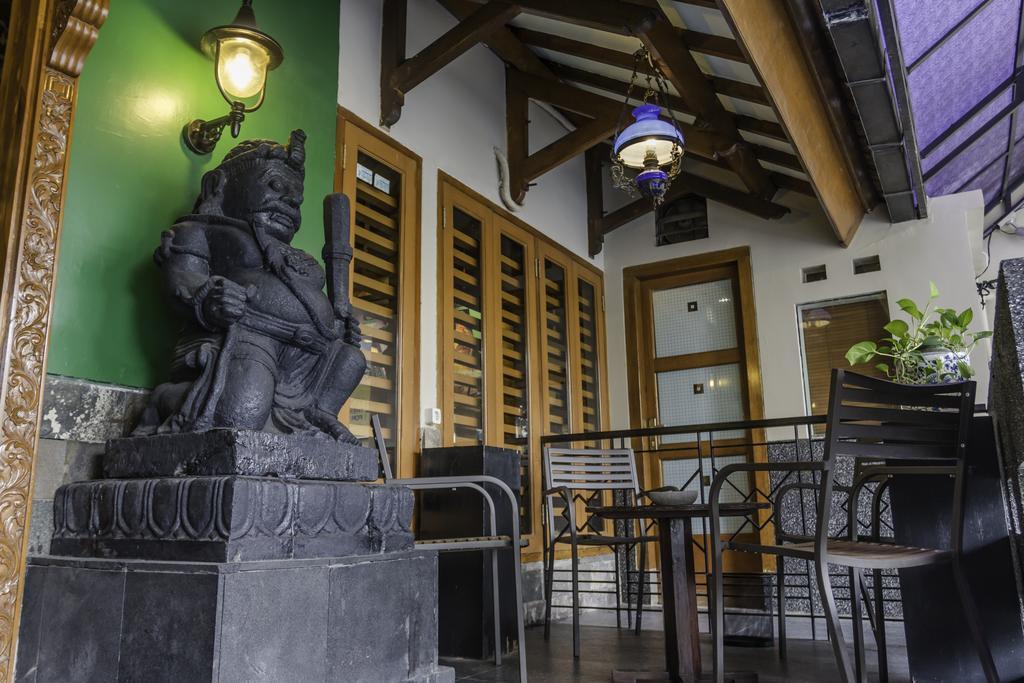 Dhanesvara Holistic Unique Homestay Wonotjolo Eksteriør bilde
